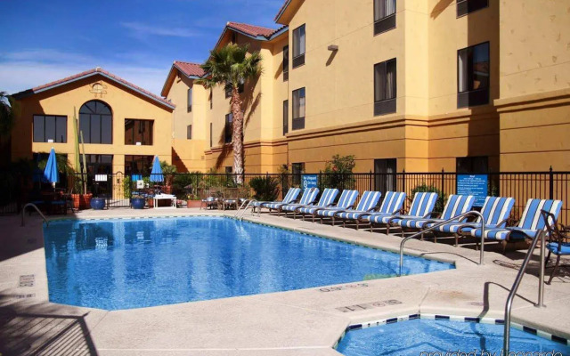 Hampton Inn & Suites Tucson-Mall