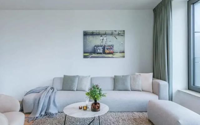 Stylish 2 Bedroom With Terrace and Parking