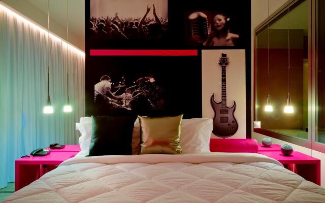 Vinyl M Hotel Design Inn