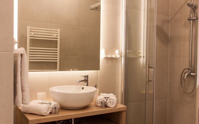 Tesla Boutique Apartments & Rooms