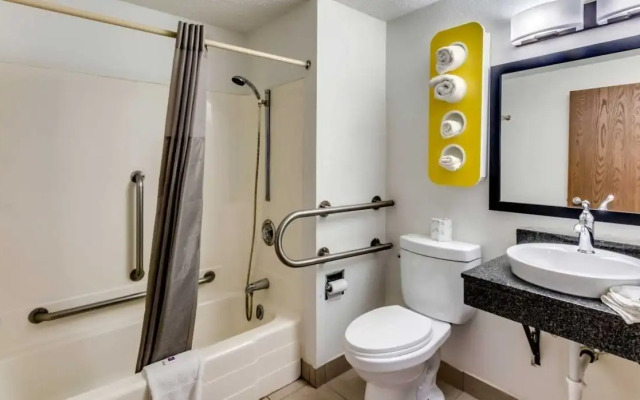 Motel 6 Albert Lea, MN