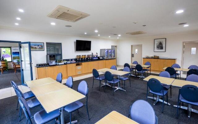 Hawkesbury Race Club Motel