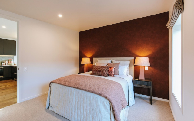 Korari House - Lake Views - Sleeps 10