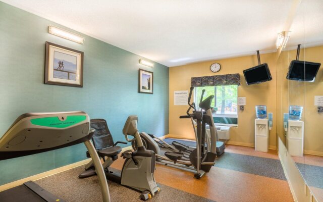 Holiday Inn Express Hotel & Suites Woodbridge by IHG