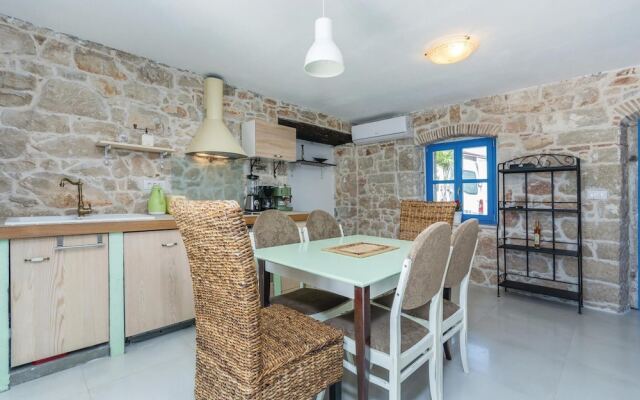Stunning Home in Mihelici With Wifi and 3 Bedrooms