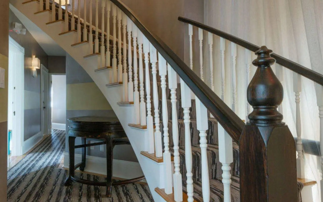 The Sydney, The Edgartown Collection