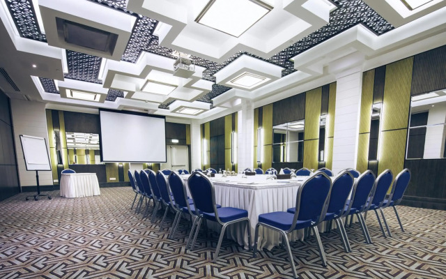 Ayla Bawadi Hotel & Mall