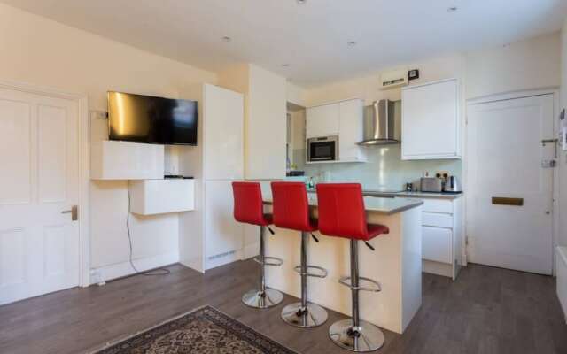 Modern 2 Bedroom Flat Near Baker Street