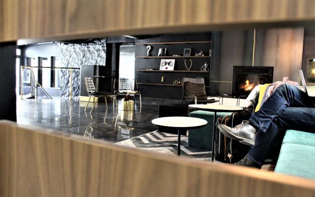 Empire Suites