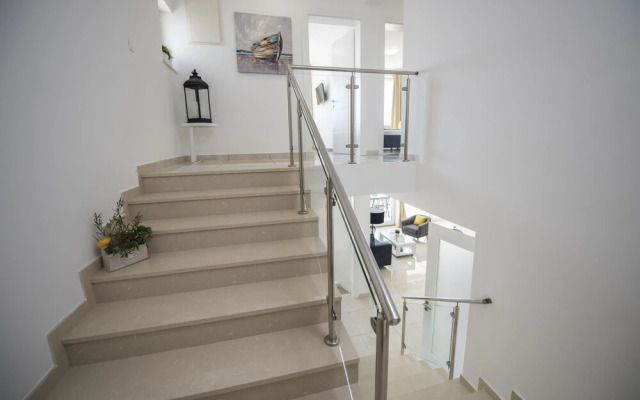 Luxury Villa Horizon with Private Pool