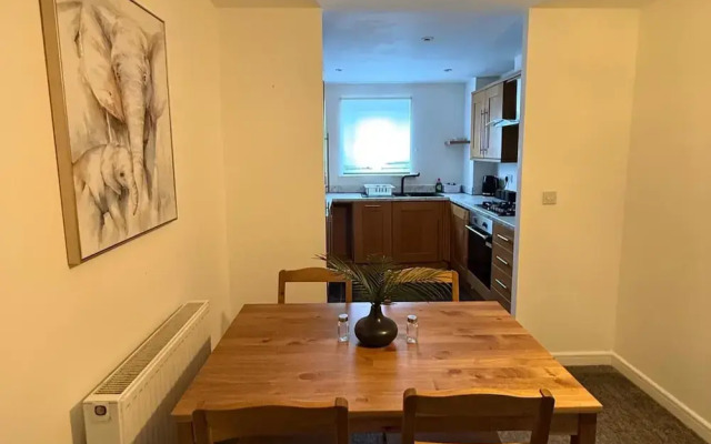 2 Bed - Sleeps 6 - Free Parking