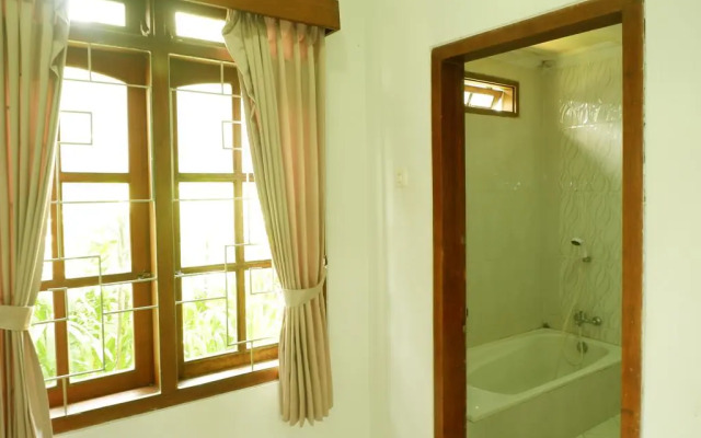 OYO 517 Hotel Arjuna Lawang