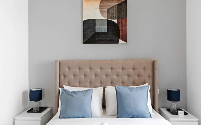 HiGuests - Exceptional Apt with Furnished Terrace By the Sea