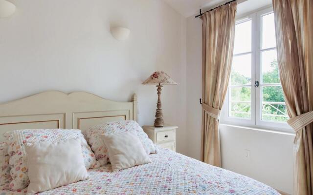 Plush Villa in Saint Tropez with Artistic Interiors & Pool