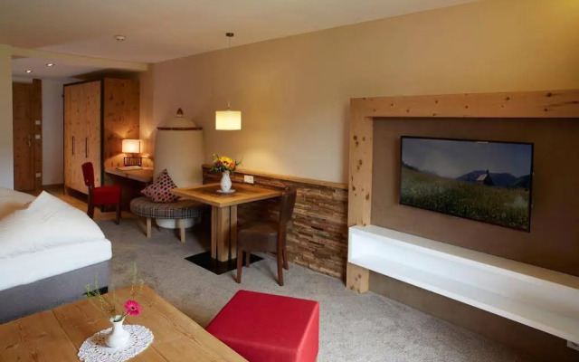 Almhotel Told