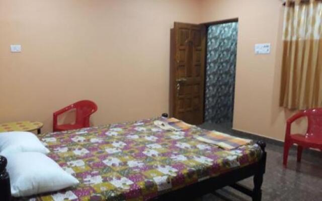 Goroomgo Laximi Guest House Goa