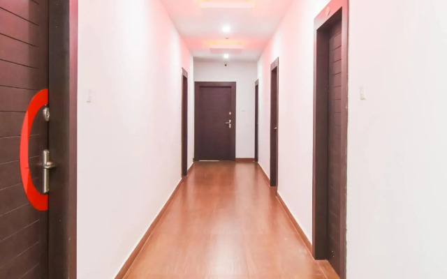 Red Velvet Premium by OYO Rooms