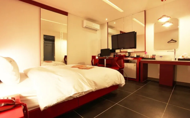 IMT 1 Hotel Wolgot