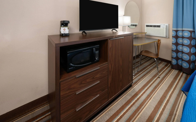 Super 8 by Wyndham Longmont/Twin Peaks