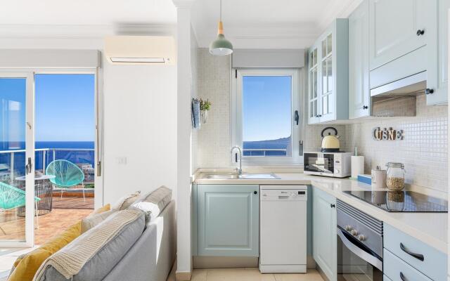 Boutique loft with BBQ terrace and ocean views