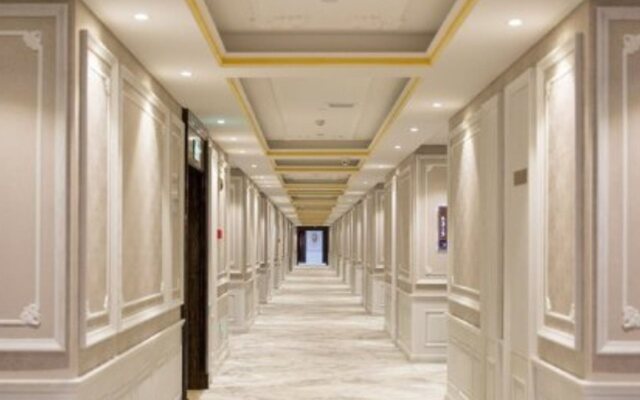 Happy Castle International Hotel