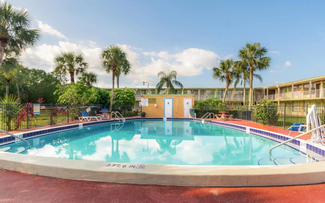 Red Roof Inn Vero Beach - I-95