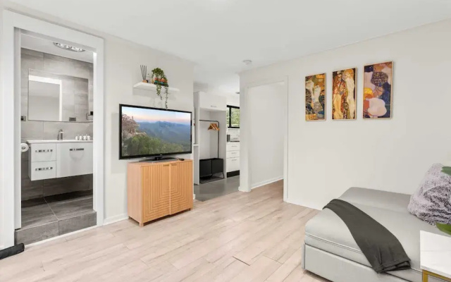 Bright 1-bed Apartment With Garden Views