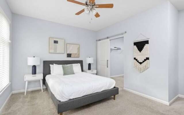 CozySuites TWO Stylish Apts Monument Cir