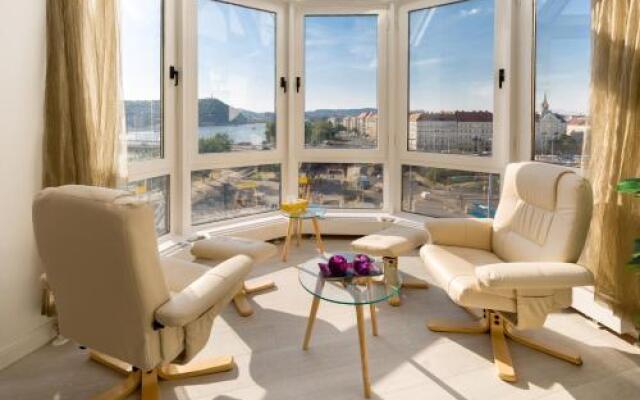 Panorama Dream Home w 3BDR, A/C, Garage & Jacuzzi