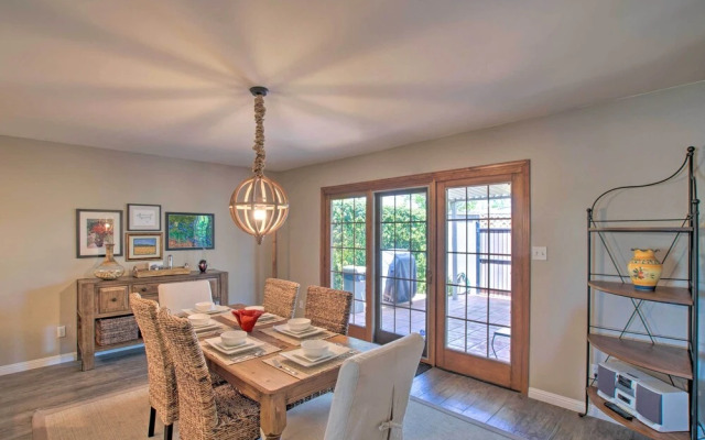 Sunny Scottsdale Townhome - Walk to Trolley & Lake