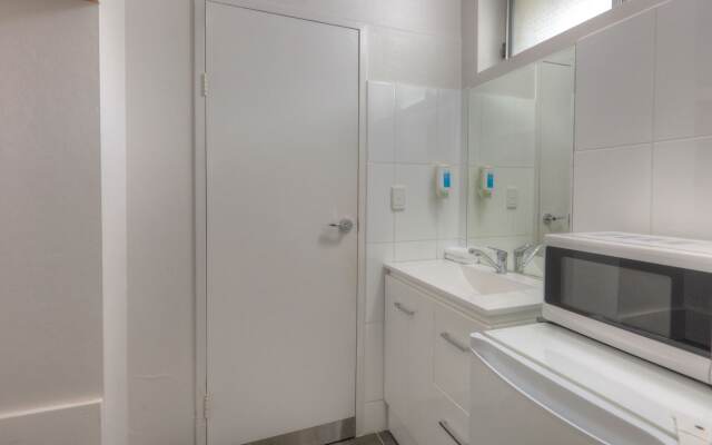 Riverbank Park Motel