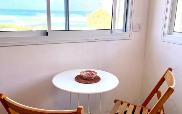 Sea view cozy apartment