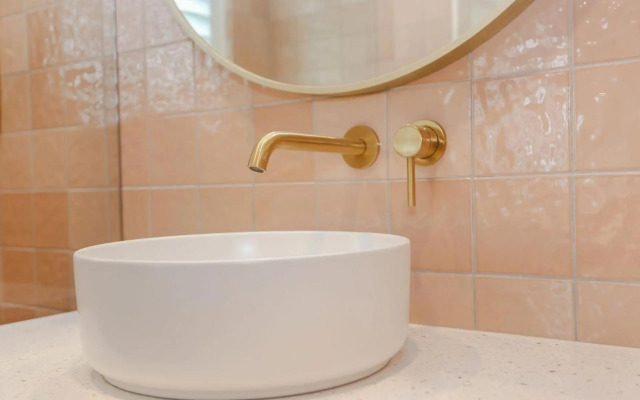 Aquarius Apartment 9