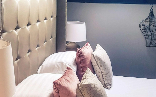 WorldHotels Distinctive Woughton House Hotel