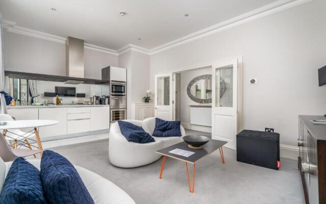 Stunning 1Bd with Castle View