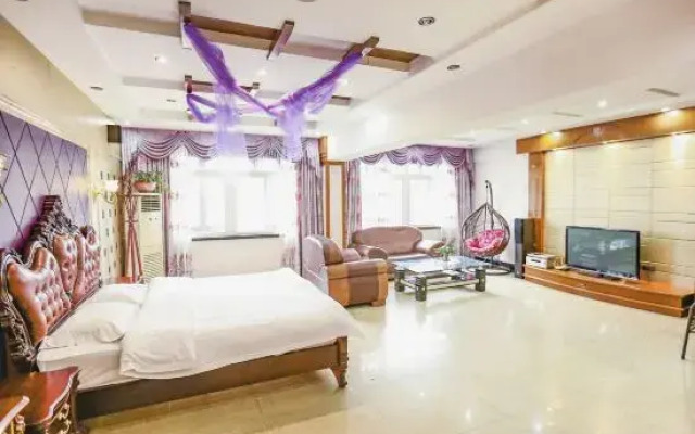 Wuzhen Xiaocheng Love Hotel