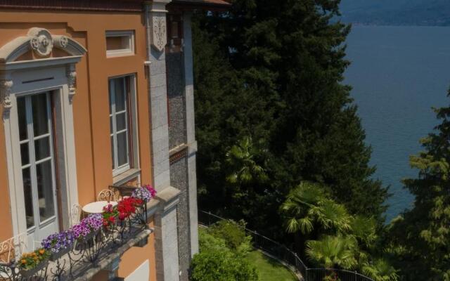 Villa Selva Luxury Lakeview Apartment
