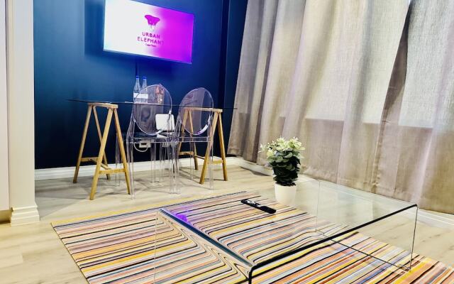 Urban Elephant 16 on Bree