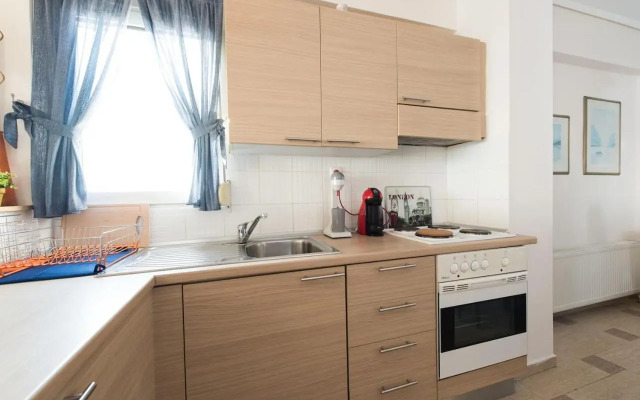 Apartment with marina view