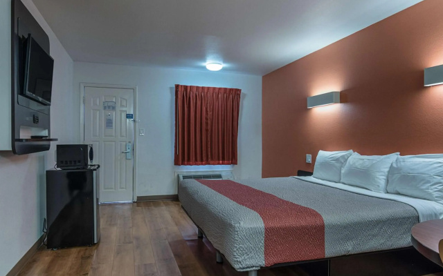 Motel 6 Texarkana, AR