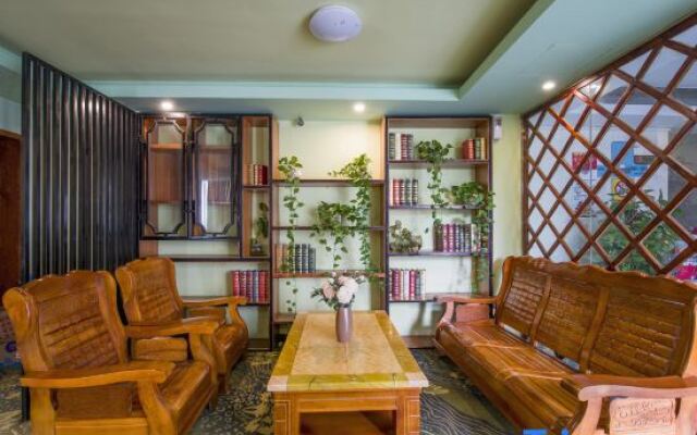 Boutique Holiday Hotel (Beihai Beibuwan Square)