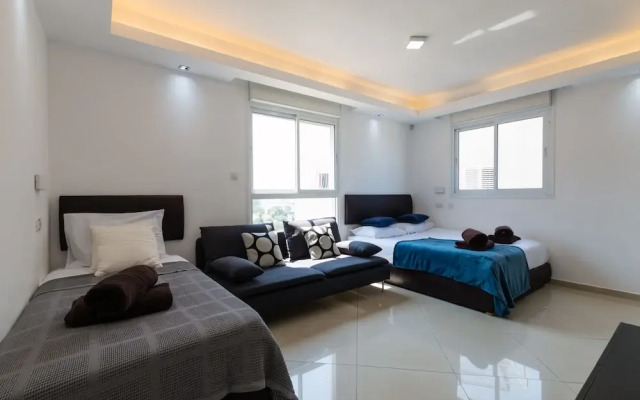 Apartment with Sauna, Hot Tub & Parking