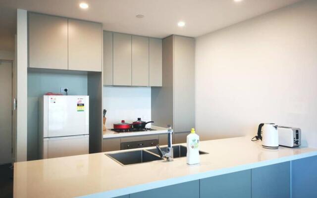 Modern apartment+office w Parking @ Olympic Park
