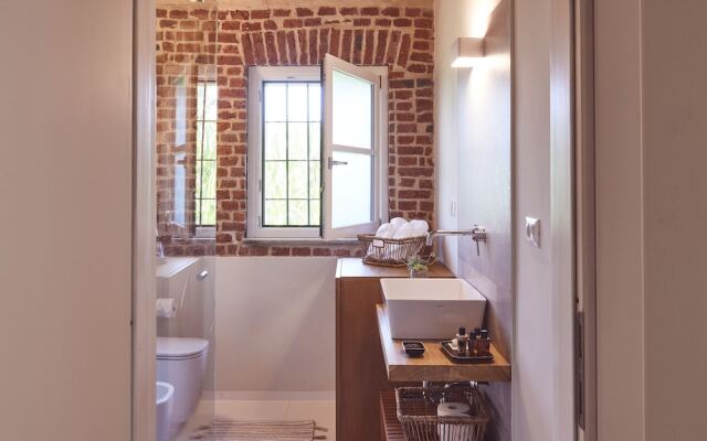 AQVAE Unconventional Country House