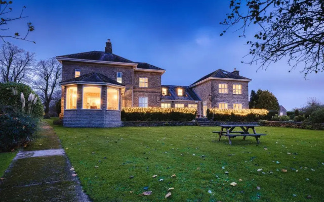 Walltree House