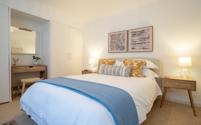 Flat 17, The Stones