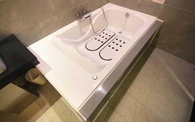 Changwon Masan IVE Hotel