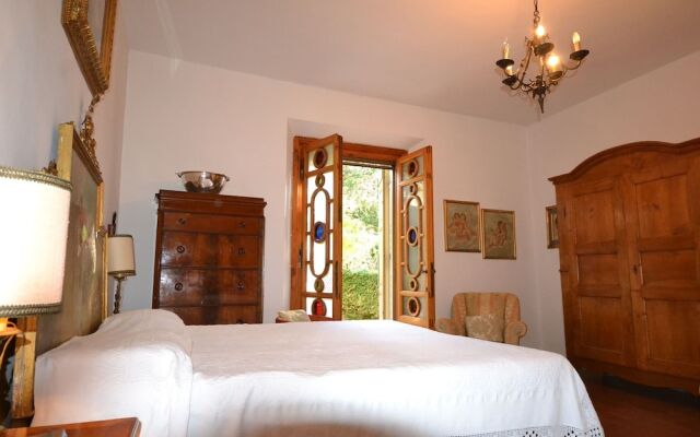 Charming Villa in Tuscany With Swimming Pool