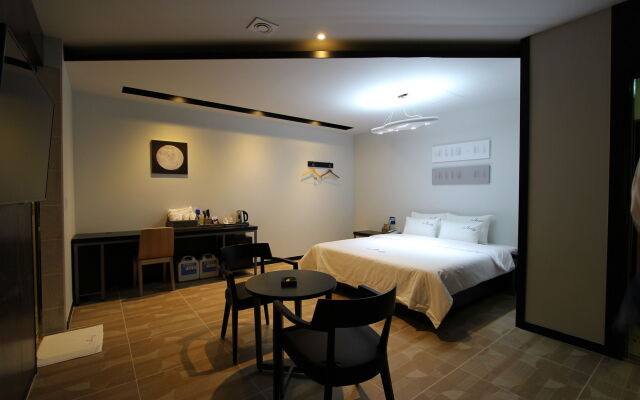 The Zenith Hotel