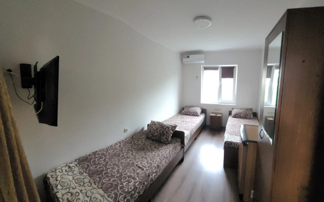 Толстого 37 (Геленджик)